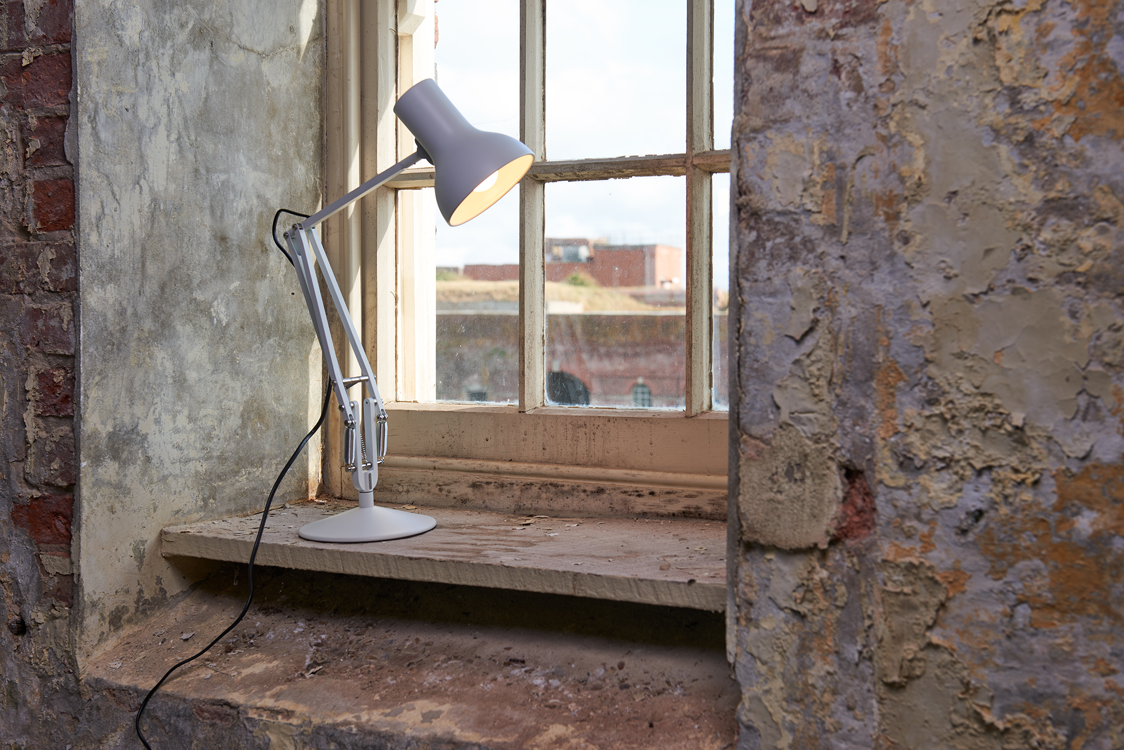 TYPE 75 MINI DESK LAMP
